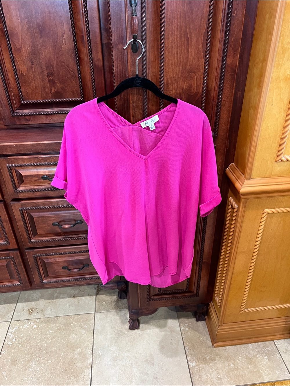 She + Sky Bright Fuchsia V-Neck Short Sleeve Tunic